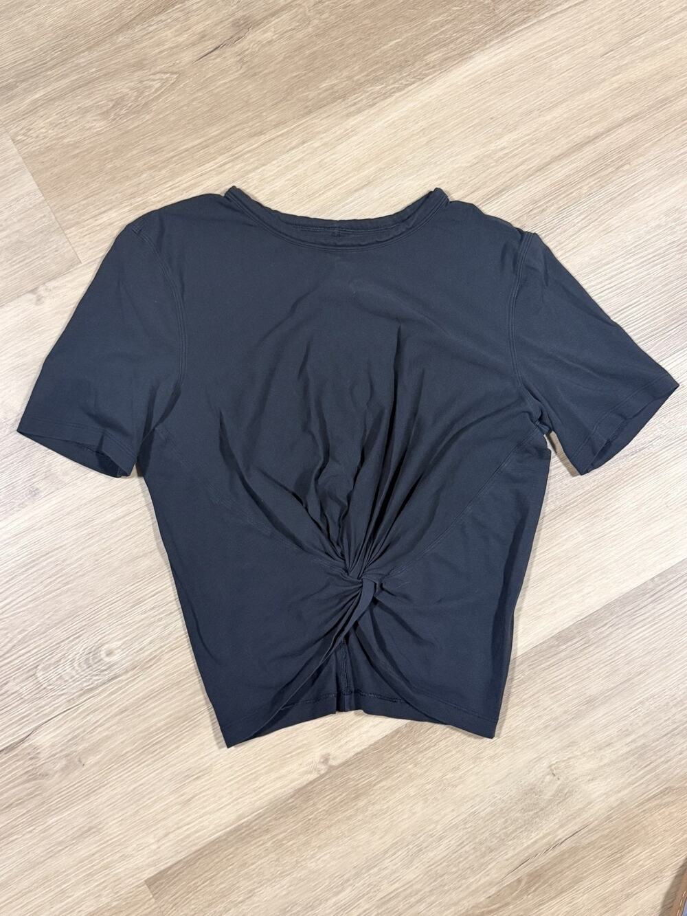 Lululemon Short Sleeve Twist-Front Tee Womens Size 4 Black Crop